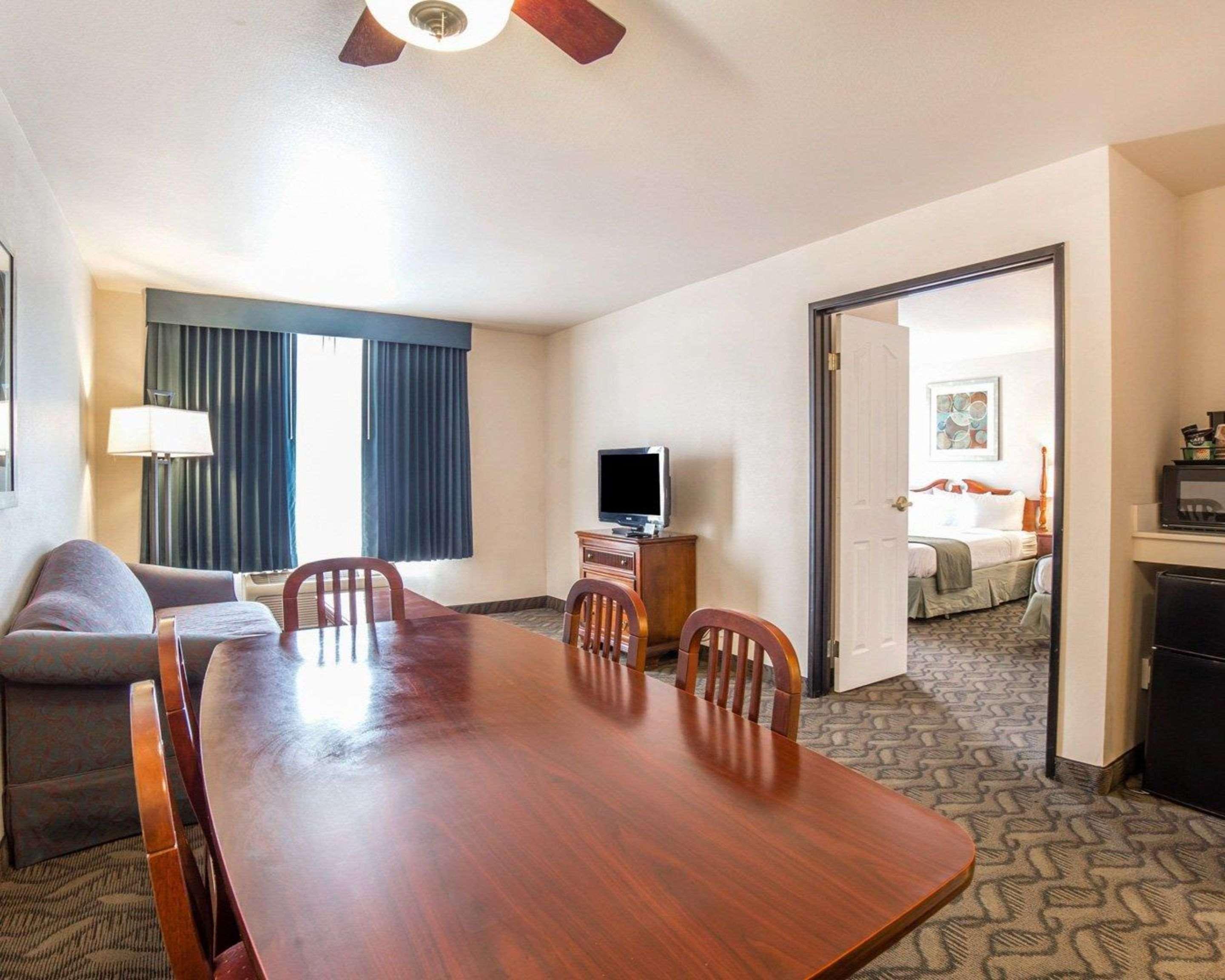 Quality Inn & Suites Airport West Salt Lake City Buitenkant foto